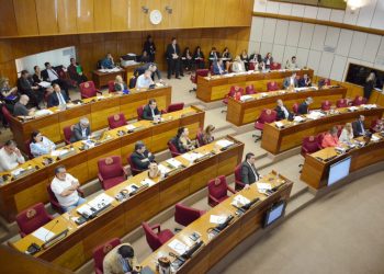 Senadores aprobaron proyecto de ley de jubilación para médicos de Salud Pública